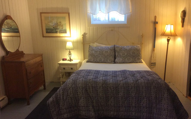 Cottage Queen Bed
